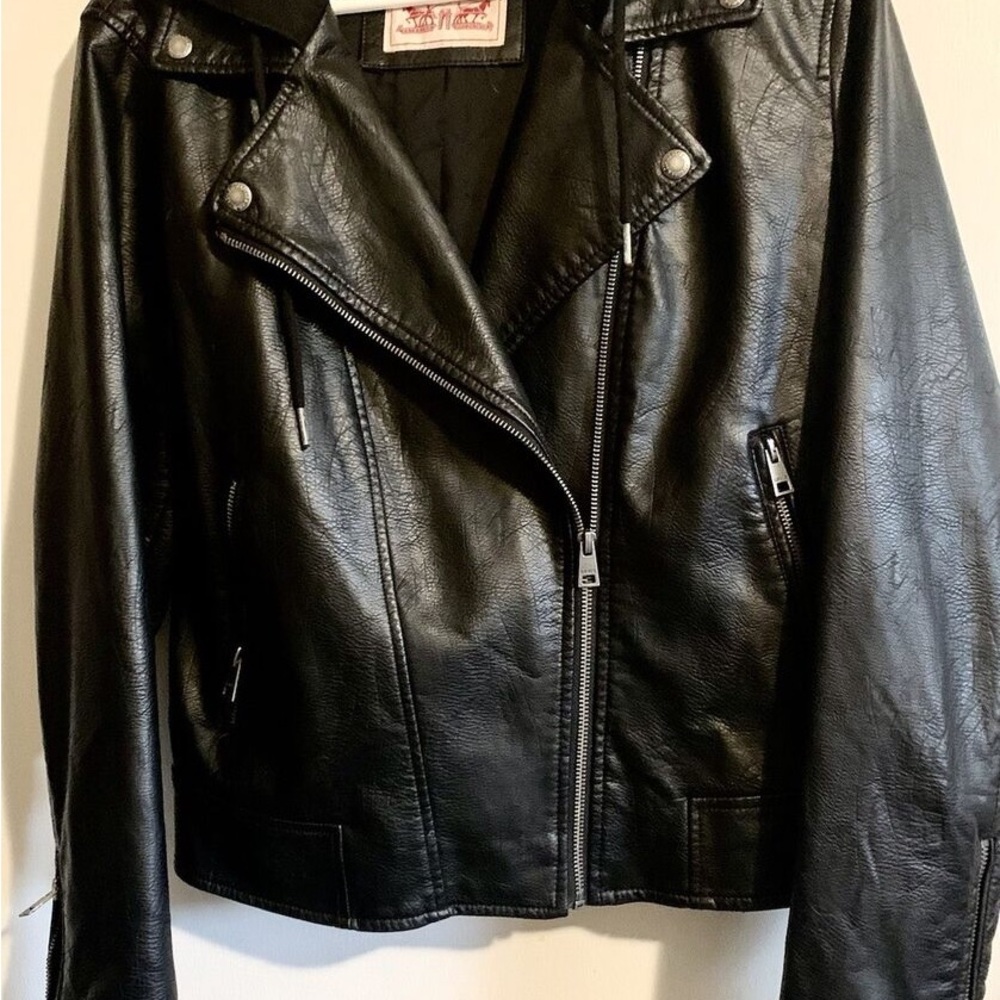 Levi Strauss Black Faux Leather Jacket - Picture 3 of 11